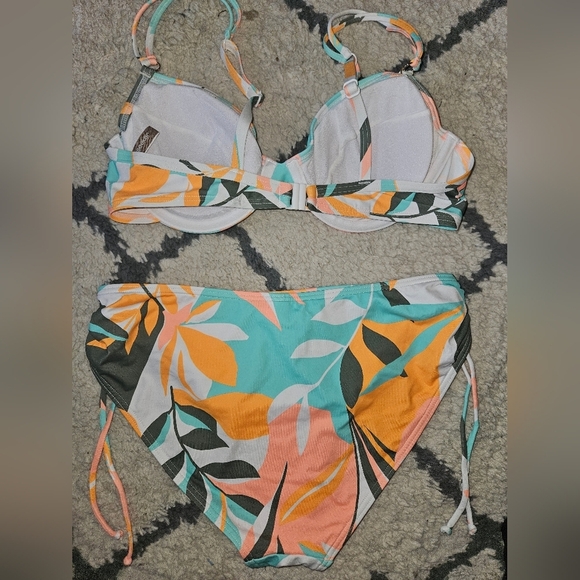 Sun Seeker printed bikini size 4 - Picture 2 of 4